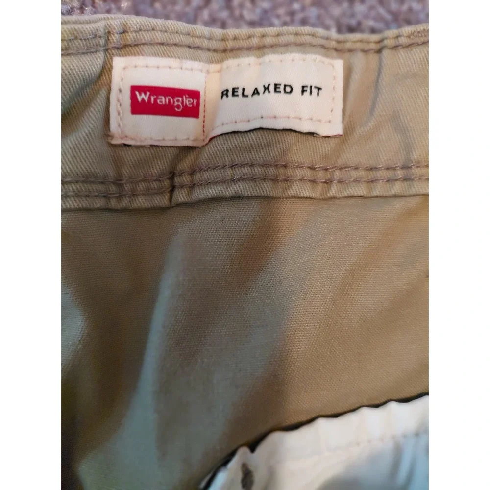 Wrangler Mens Relaxed Fit Cargo Shorts Tan Khaki Size 38 Stretch